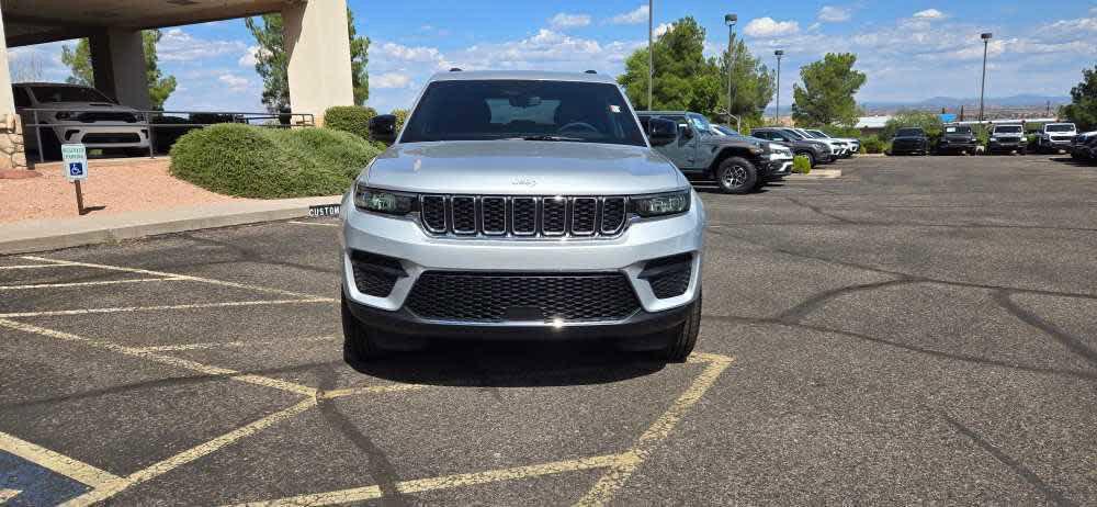 2024 Jeep Grand Cherokee GRAND CHEROKEE LAREDO 4X4 2024 Jeep Grand Cherokee GRAND CHEROKEE LAREDO 4X4