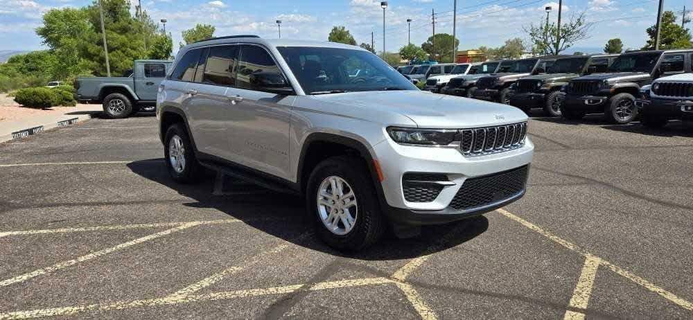 2024 Jeep Grand Cherokee GRAND CHEROKEE LAREDO 4X4 2024 Jeep Grand Cherokee GRAND CHEROKEE LAREDO 4X4