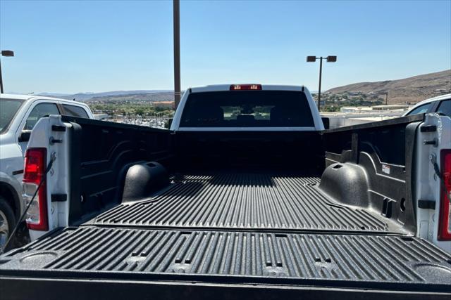 2023 RAM 3500 Big Horn Crew Cab 4x4 8 Box