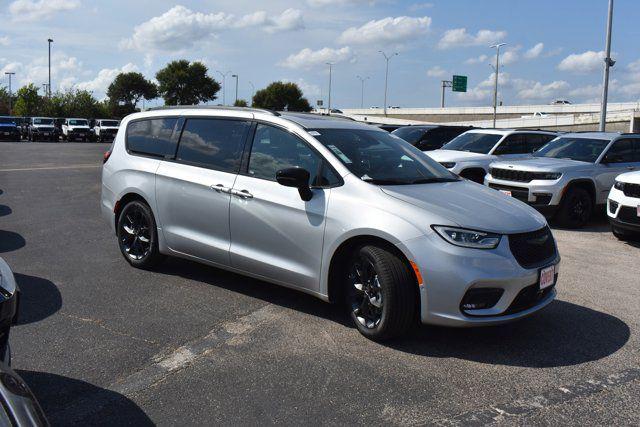 2024 Chrysler Pacifica PACIFICA TOURING L