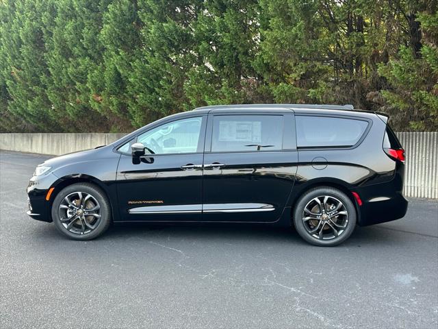 2024 Chrysler Pacifica PACIFICA TOURING L