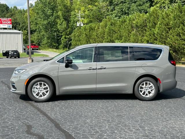 2024 Chrysler Pacifica PACIFICA TOURING L