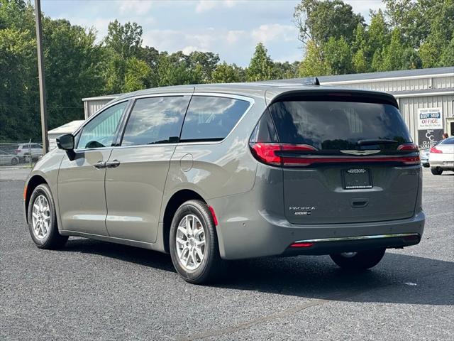 2024 Chrysler Pacifica PACIFICA TOURING L