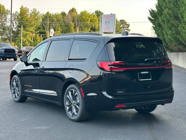 2024 Chrysler Pacifica PACIFICA TOURING L