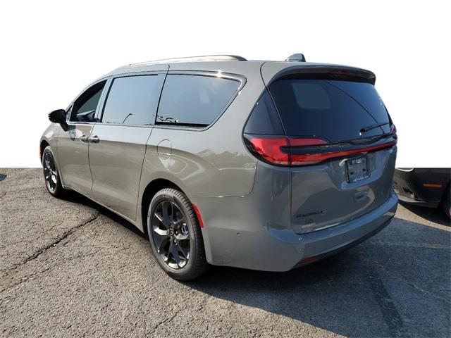 2024 Chrysler Pacifica PACIFICA TOURING L