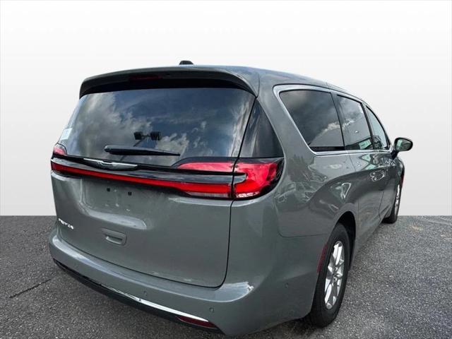 2024 Chrysler Pacifica PACIFICA TOURING L