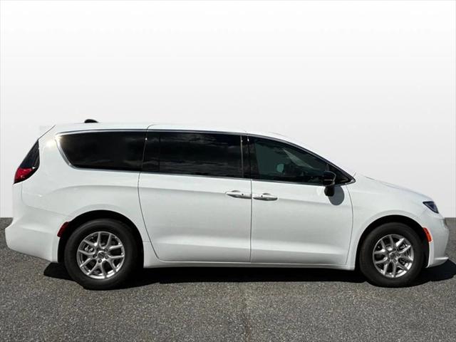 2024 Chrysler Pacifica PACIFICA TOURING L