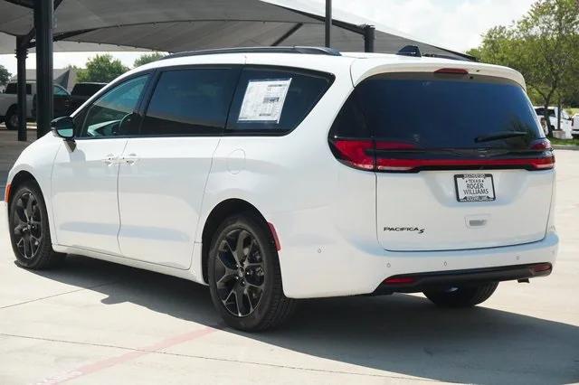 2024 Chrysler Pacifica PACIFICA TOURING L