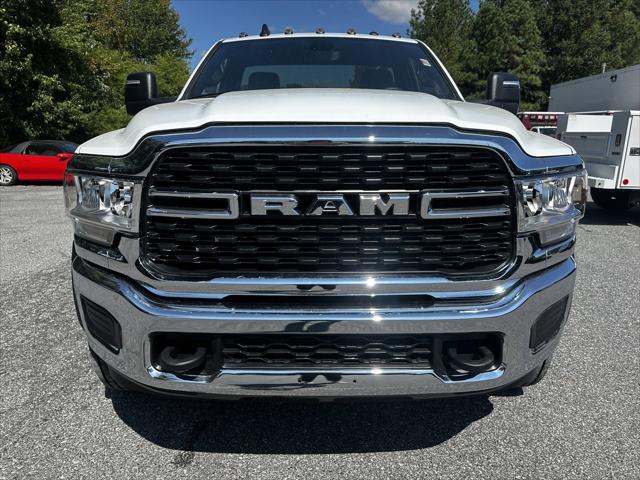 2024 RAM Ram 5500 Chassis Cab RAM 5500 SLT CHASSIS REGULAR CAB 4X4 108 CA