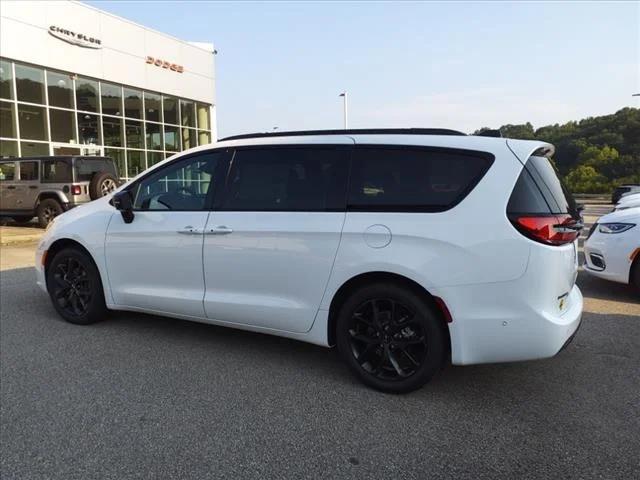 2024 Chrysler Pacifica PACIFICA TOURING L