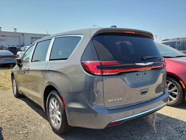 2024 Chrysler Pacifica PACIFICA TOURING L