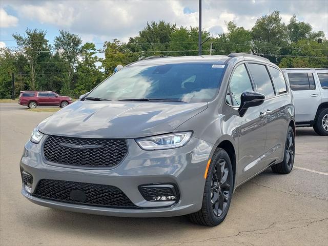 2024 Chrysler Pacifica PACIFICA TOURING L