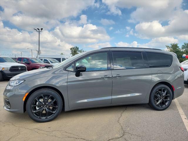 2024 Chrysler Pacifica PACIFICA TOURING L