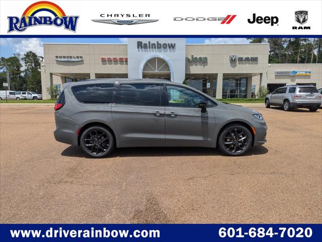 2024 Chrysler Pacifica PACIFICA TOURING L