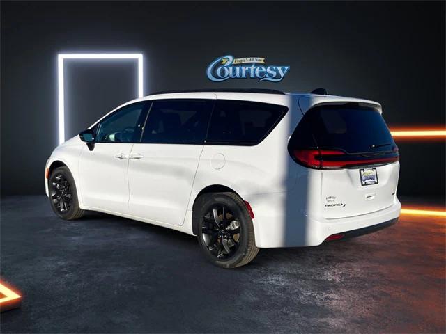 2024 Chrysler Pacifica PACIFICA TOURING L AWD