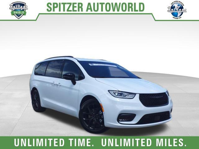 2024 Chrysler Pacifica PACIFICA TOURING L