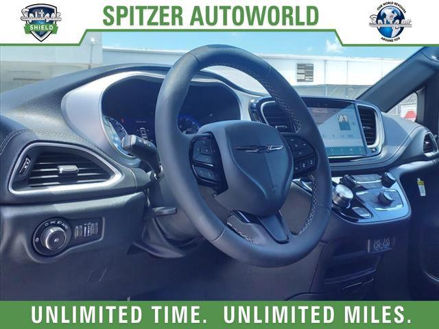 2024 Chrysler Pacifica PACIFICA TOURING L
