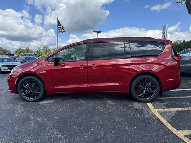 2024 Chrysler Pacifica PACIFICA TOURING L