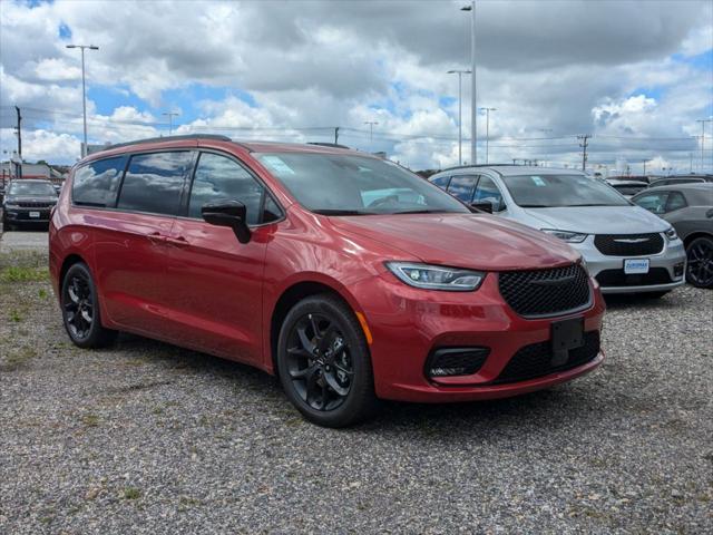 2024 Chrysler Pacifica PACIFICA TOURING L