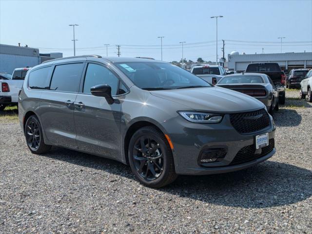 2024 Chrysler Pacifica PACIFICA TOURING L