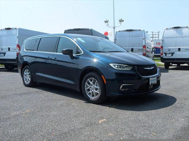 2024 Chrysler Pacifica PACIFICA TOURING L