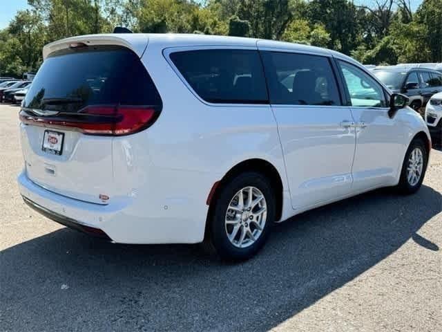 2024 Chrysler Pacifica PACIFICA TOURING L