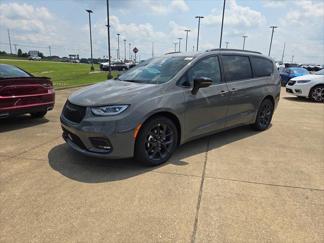 2024 Chrysler Pacifica PACIFICA TOURING L