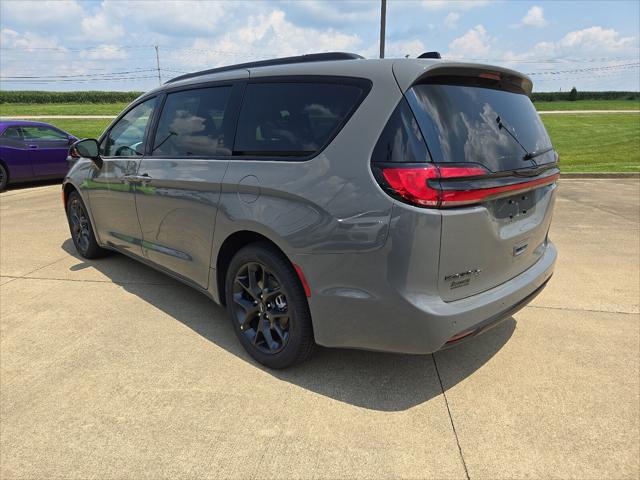 2024 Chrysler Pacifica PACIFICA TOURING L