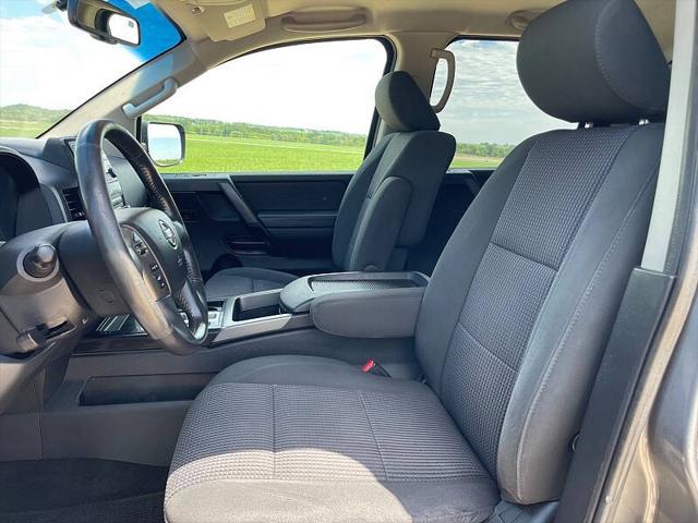 2014 Nissan Titan SV