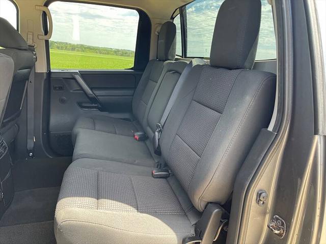 2014 Nissan Titan SV