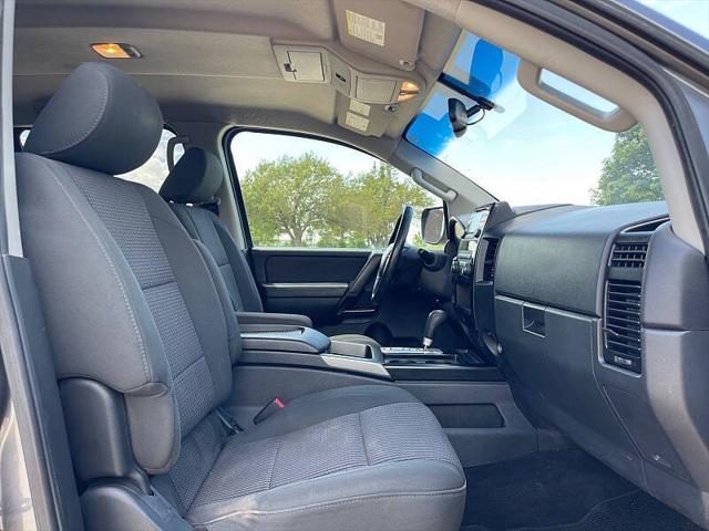 2014 Nissan Titan SV