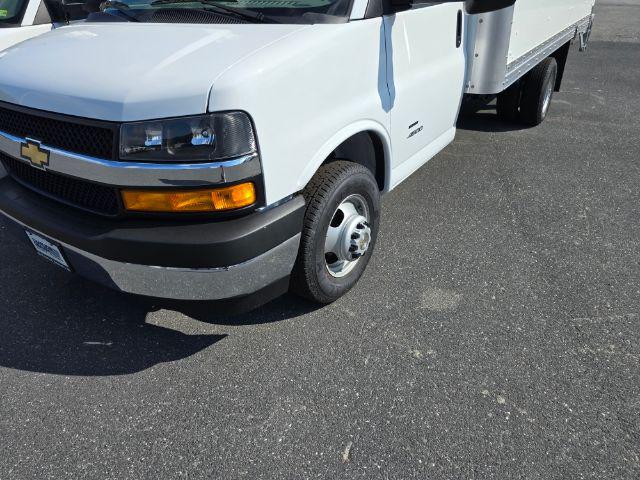 2024 Chevrolet Express Cutaway 4500 Van