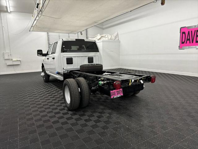 2024 RAM Ram 3500 Chassis Cab RAM 3500 TRADESMAN CREW CAB CHASSIS 4X4 60 CA