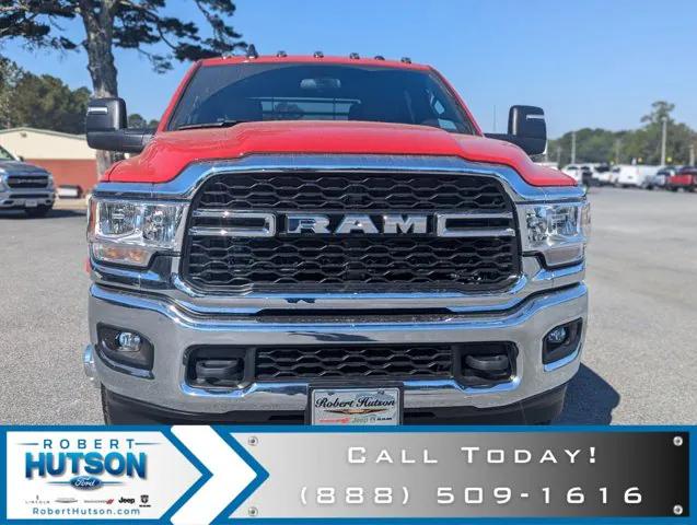 2024 RAM Ram 3500 Chassis Cab RAM 3500 TRADESMAN CREW CAB CHASSIS 4X4 60 CA