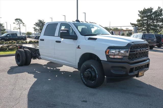 2024 RAM Ram 3500 Chassis Cab RAM 3500 TRADESMAN CREW CAB CHASSIS 4X4 60 CA