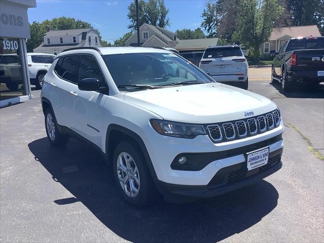 2024 Jeep Compass COMPASS LATITUDE 4X4