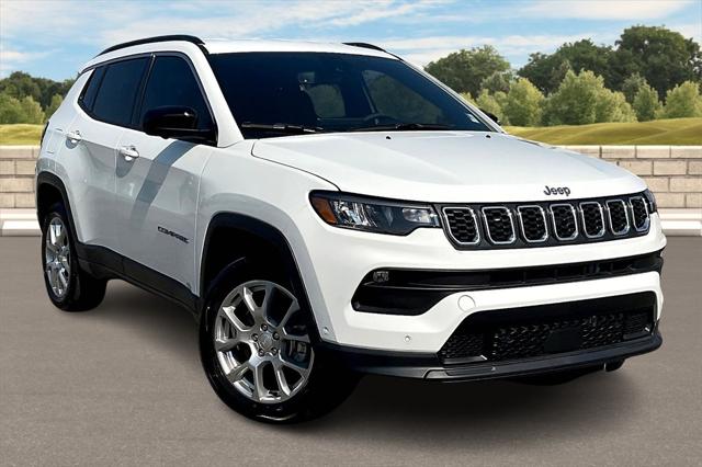 2024 Jeep Compass COMPASS LATITUDE LUX 4X4