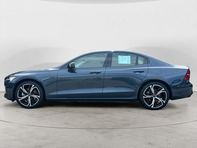2024 Volvo S60 B5 Plus Dark Theme
