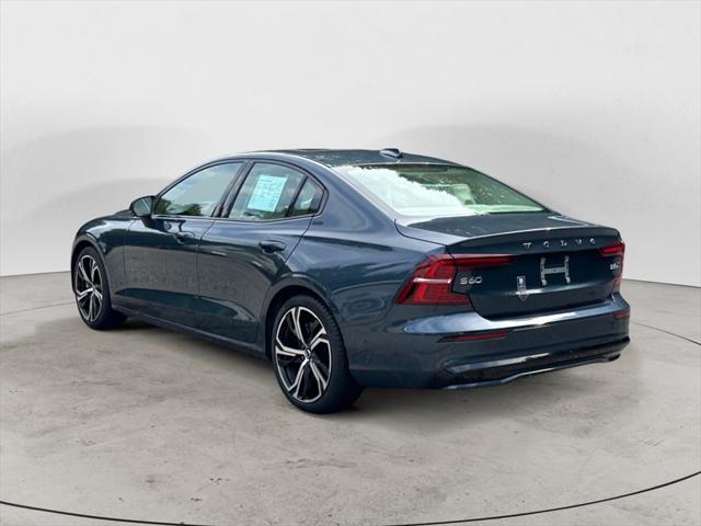 2024 Volvo S60 B5 Plus Dark Theme