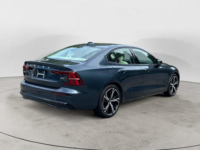 2024 Volvo S60 B5 Plus Dark Theme