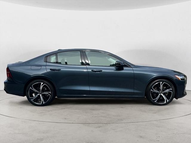 2024 Volvo S60 B5 Plus Dark Theme