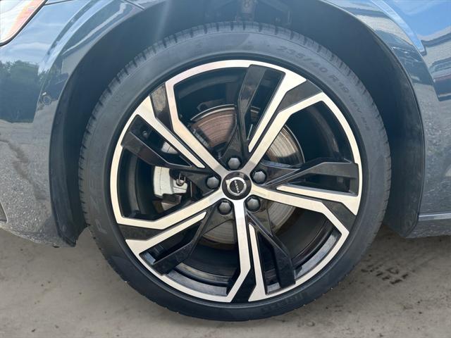 2024 Volvo S60 B5 Plus Dark Theme