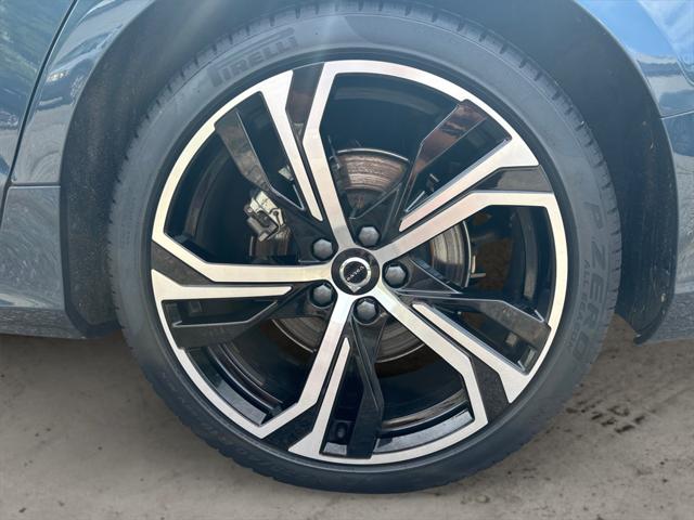 2024 Volvo S60 B5 Plus Dark Theme