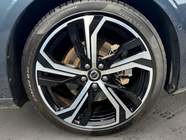 2024 Volvo S60 B5 Plus Dark Theme