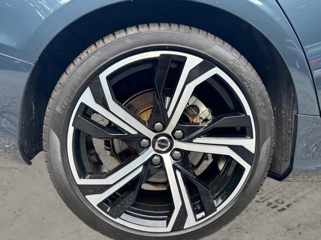2024 Volvo S60 B5 Plus Dark Theme