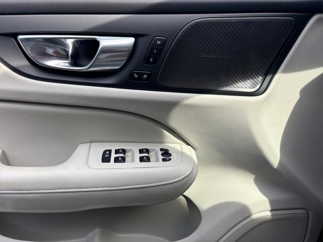 2024 Volvo S60 B5 Plus Dark Theme