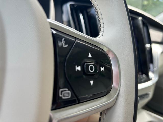 2024 Volvo S60 B5 Plus Dark Theme