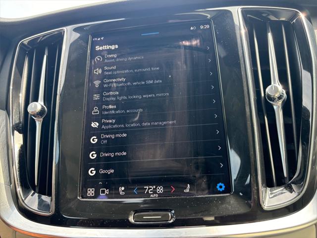 2024 Volvo S60 B5 Plus Dark Theme