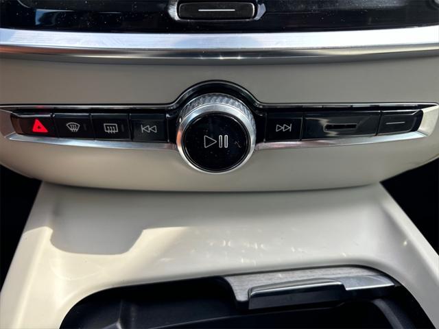 2024 Volvo S60 B5 Plus Dark Theme