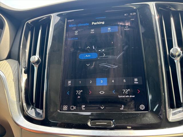 2024 Volvo S60 B5 Plus Dark Theme